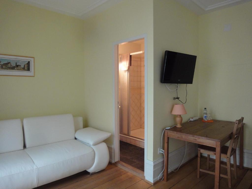 3 Camere Basel Bilik gambar