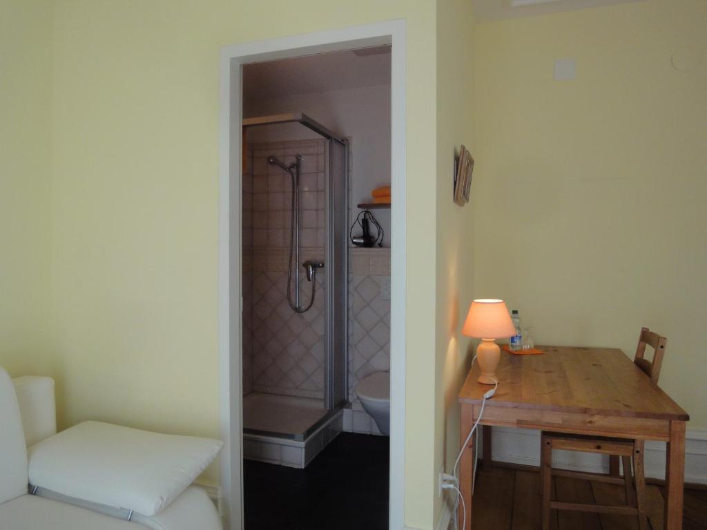 3 Camere Basel Bilik gambar