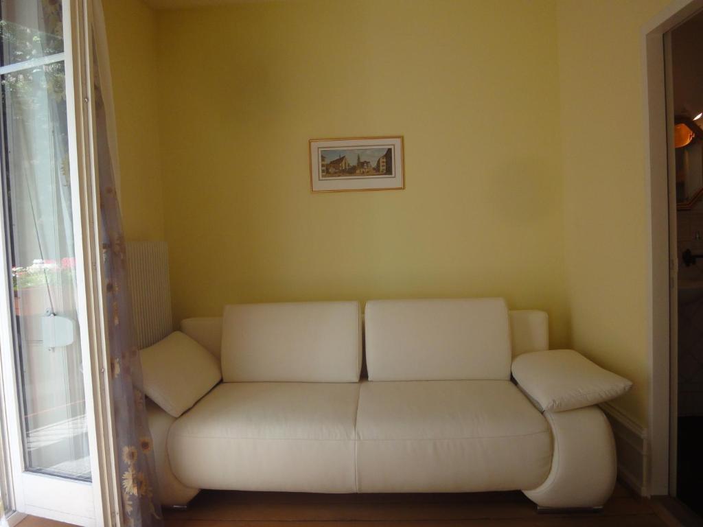 3 Camere Basel Bilik gambar